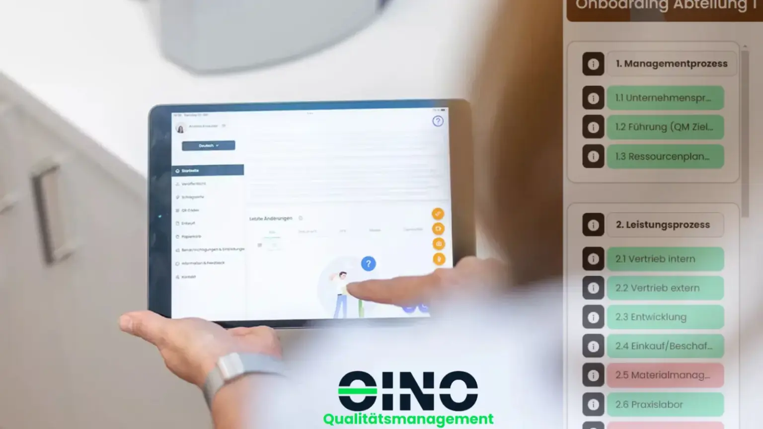 Eine Hand hält ein Tablet mit einem Ausschnitt aus EINO